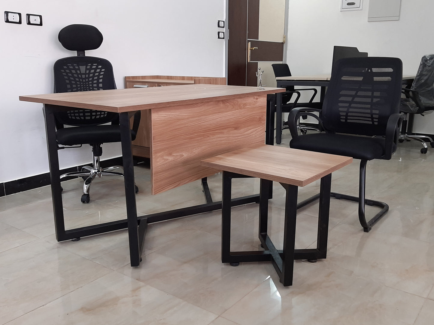 Employee Desk – Metal Frame 5×5cm, Wood Modesty Panel, No Drawers – ED 31