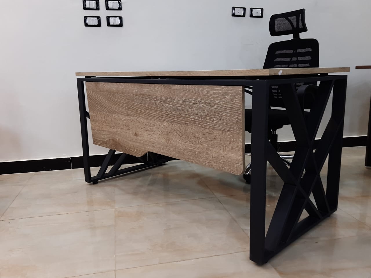 Employee Desk – Metal Frame 6×2cm, Wood Modesty Panel, No Drawers – ED 244