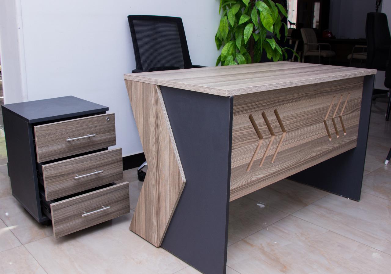 Employee Desk – No Drawers, Wood Rear Modesty Panel, 25mm Top – ED 50