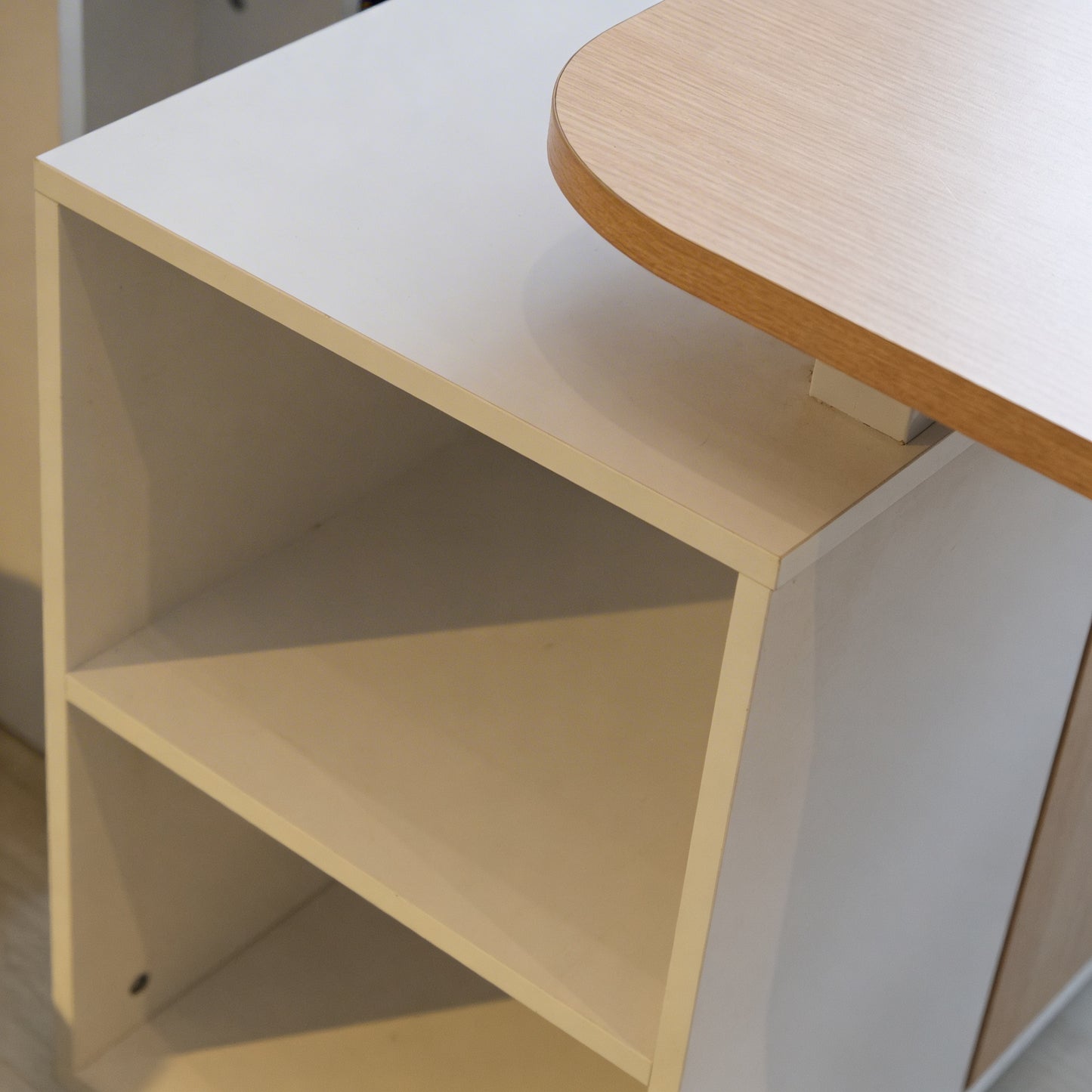Executive Desk – Multi-Size Metal Legs – MD65