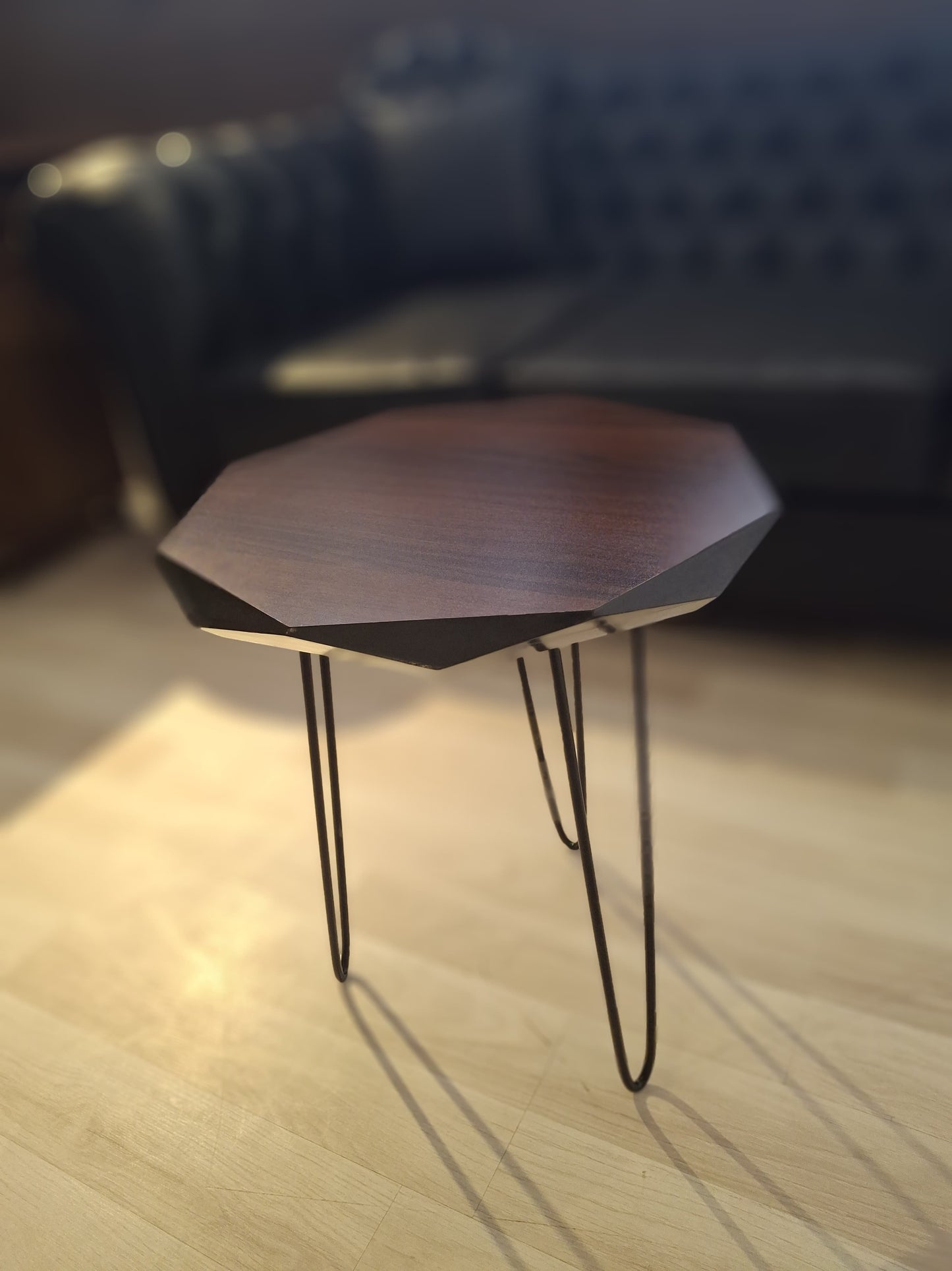 طاولة شاي – سطح MDF مثمن الأضلاع بأرجل سوداء 60 سم – TE131