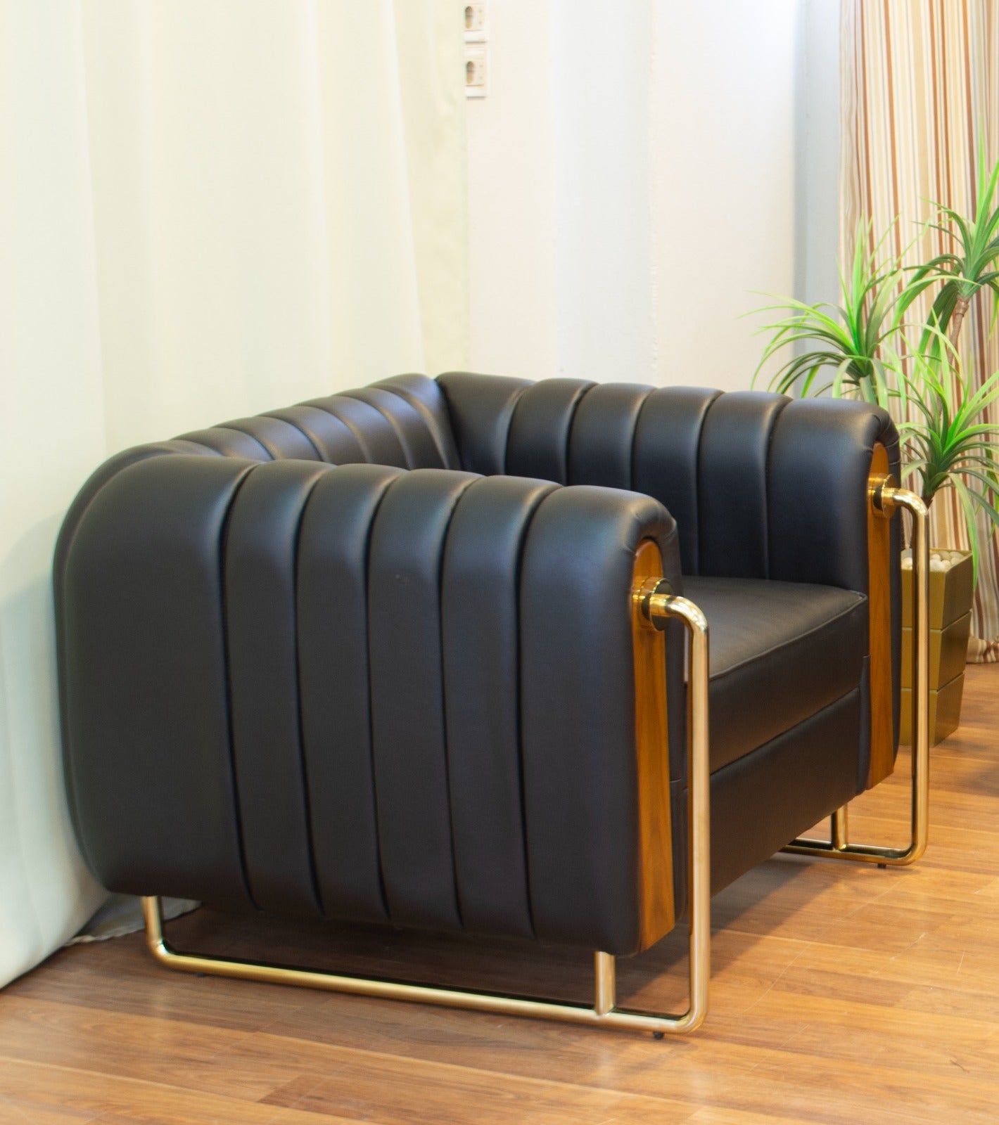 Lounge Sofa – Faux Leather & Solid Wood Frame – SF-102
